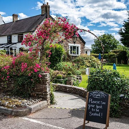The Greyhound Inn And Hotel Usk Exterior photo
