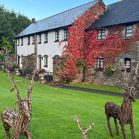 The Greyhound Inn And Hotel Usk Exterior photo