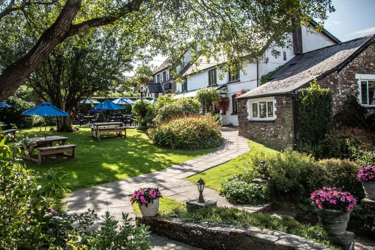 The Greyhound Inn And Hotel Usk Exterior photo