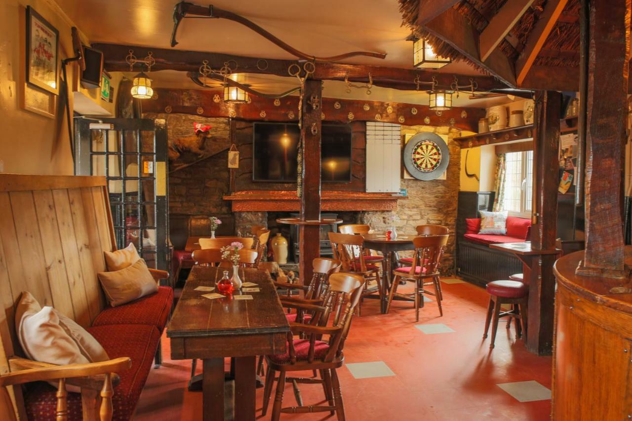 The Greyhound Inn And Hotel Usk Exterior photo